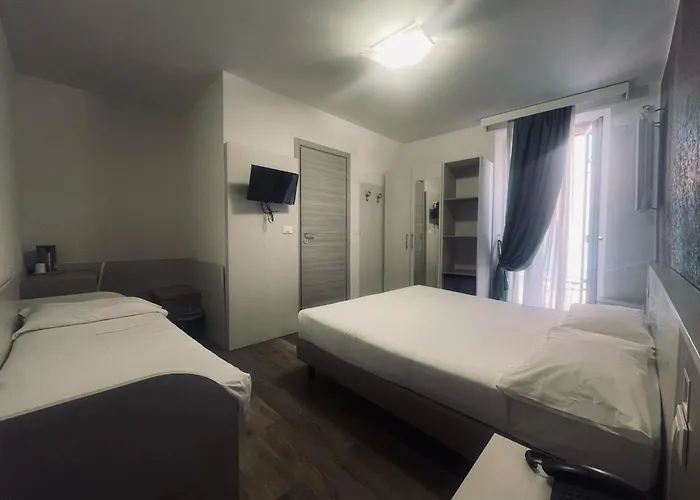 Holiday- Alla FinestrellaAlbergo